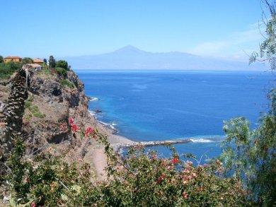 Kanaren Yachtcharter - Höchster Berg Spaniens: Der Pico de Teide auf Teneriffa ist von Gomera aus gut zu erkennen