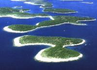Motorbootcharter Kroatien - Blau, Grün und Weiss: Die dominierenden Farben der Inselwelt Dalmatiens