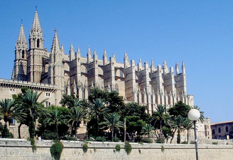 Palma Yachtcharter - Die Kathedrale ist weltberühmt