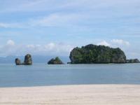 Charter Malaysia: Der Tanjung Rhu Beach ist nur einer von vielen traumhaften Stränden auf Langkawi