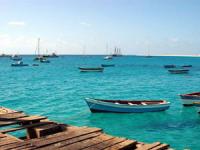 Yachtcharter Kapverden: Azurblaues Wasser und alte Fischerboote - das sind die Kapverden