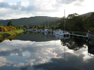 Schottland Yachtcharter: Der Caledonian Canal durchquert Schottland diagonal