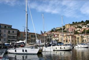 Elba Charter - Mittelalterliches Hafenstädtchen Porto Azzurro