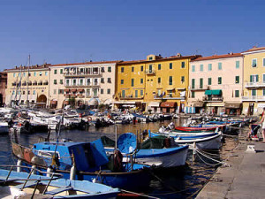 Elba Yachtcharter - Portoferraio: Hübscher Hafen mit Altstadt und Markt