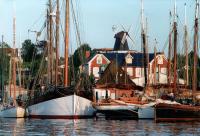 Charter Ostsee: Urig - Kleiner Fischereihafen in Laboe
