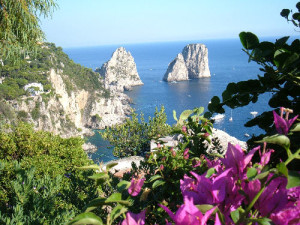 Italien Yachtcharter - Die Amalfiküste bei Capri