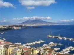 Neapel Yachtcharter - Und stetig wacht der Vesuv...