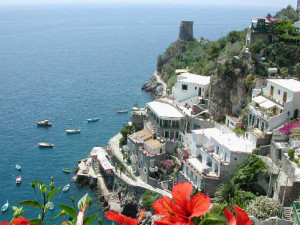 Neapel Yachtcharter - Amalfi: Wer die Stadt erkunden will, muss viele Treppen steigen