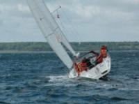 Yachtcharter Schweden: Anspruchsvolles Segeln bei kräftigem Wind