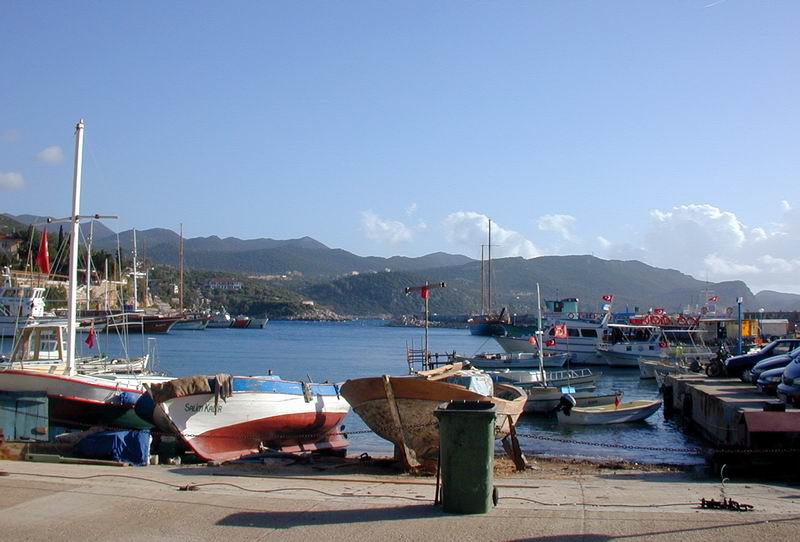 Tuerkei Yachtcharter - Buntes treiben: Der Hafen von Kas