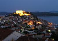 Charter Nord-Dalmatien: Die Festung von Sibenik ist wundervoll beleuchtet