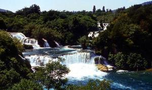 Kroatien Yachtcharter: Badespass in den Krka Wasserfällen