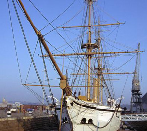 England Ärmelkanal Charter - Chatham Dockyard: Historische Schiffe