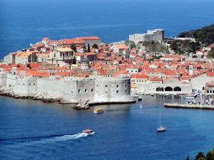 Dubrovnik / Montenegro Yachtcharter - Die 2 km lange Stadtmauer mit Wehrtürmen und Festungen