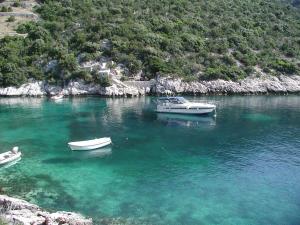 Dubrovnik / Montenegro Charterboot - Korcula: An der Nord- und Südküste gibt es einige schöne Felsenbuchten