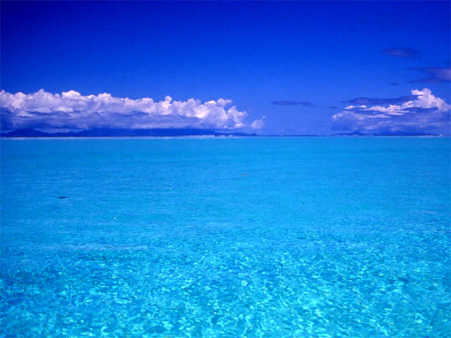 Tahiti Yachtcharter - Blick von Huahine nach Raiatea und Tahaa