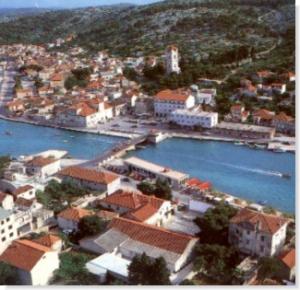 Nord Dalmatien Kornaten Yachtcharter: Murter ist über eine Zugbrücke mit dem Festland verbunden
