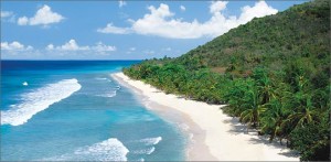 Kleine Antillen Yachtcharter - Tortola: Malerische, unberührte Strände und dichte Vegetation
