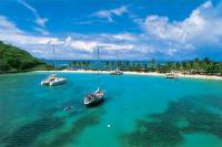 Yacht Charter Kleine Antillen: Das kristallklare Wasser lädt zum Schnorcheln und Tauchen ein