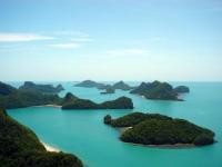 Thailand Bootscharter: Der Angtong-Nationalpark besteht aus über 40 Inseln, die sich teils steil bis 400 m aufschwingen