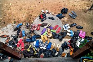 Thailand Charter: Vor dem Betreten des Hauses Schuhe ausziehen!