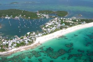 Bahamas Bootscharter: Elbow Cay, eine der Inselchen in den Abacos