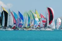 Yacht Charter Great Barrier Reef - Buntes treiben - Spinnaker sind nicht nur erlaubt, sondern sogar erforderlich