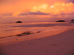 Yachtcharter Madagaskar: Wunderschöne Lichtstimmung am Abend