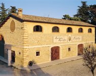 Gardasee Bootscharter - Lädt zu Weinproben: Die Azienda Agricola Nicolis in S. Pietro in den Weinbergen südöstlich des Gardasees